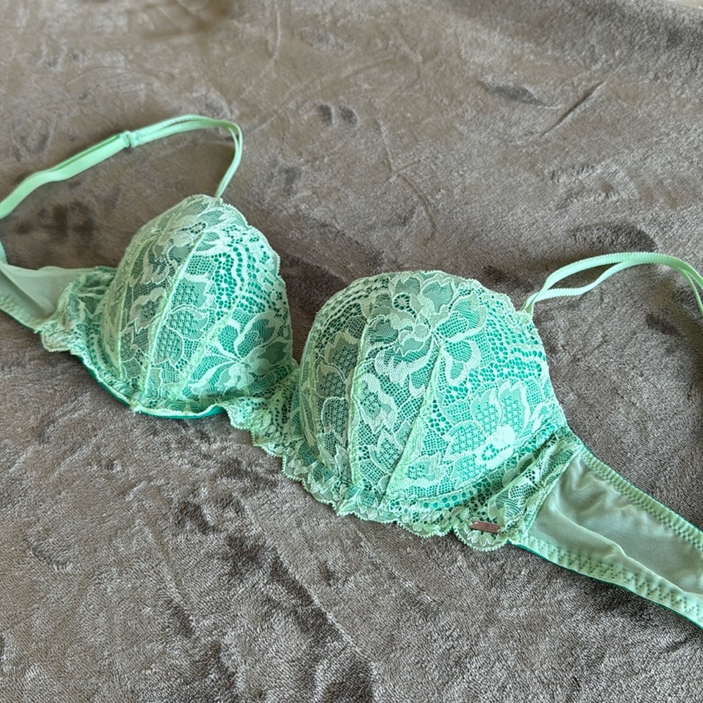 PINK Victoria's Secret Green Lace Underwire Bra